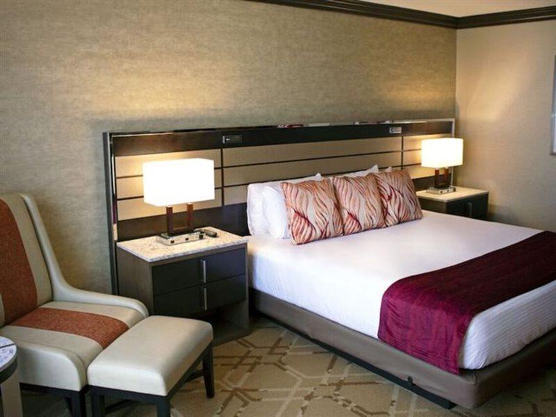 Ameristar Casino Hotel Канзас-Сити Экстерьер фото